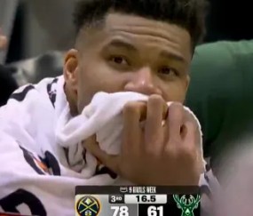 mk体育下载-哈达威里突外投连拿5分领先雄鹿17分，字母哥在场下眼神迷离